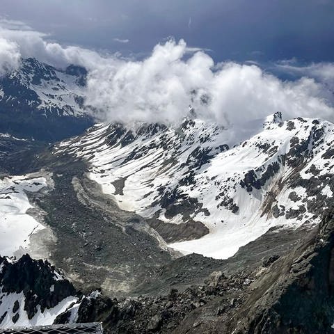 In der Silvrettagruppe im Gemeindegebiet von Galtür im Tiroler Bezirk Landeck ist es Sonntagnachmittag, 11. Juni 2023, zu einem massiven Felssturz gekommen.