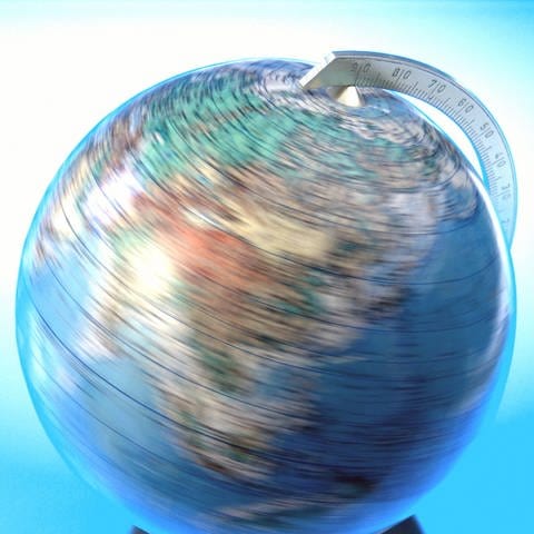 Globus in Bewegung (Foto: IMAGO, IMAGO / INSADCO)