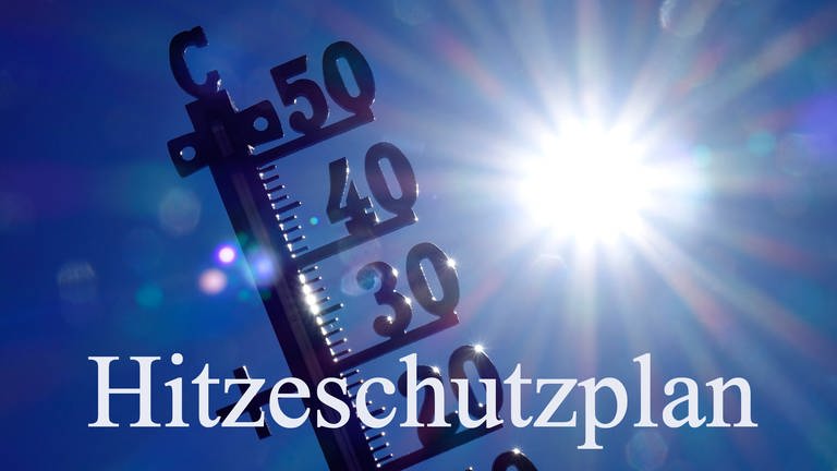 Thermometer mit Sonne und "Hitzeschutzplan" (Foto: IMAGO, IMAGO / Steinach)