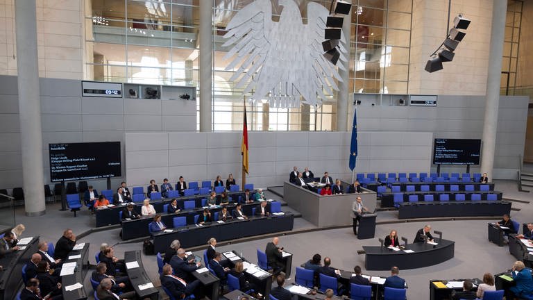 Abgeordnete diskutiere im Deutschen Bundestag in Berlin ueber die Entwuerfe zur Regelung der Suizidassistenz (Foto: IMAGO, IMAGO / epd)