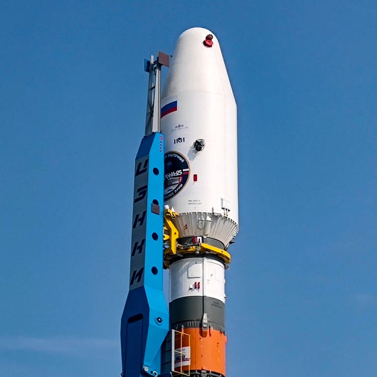 Die Trägerrakete vom Typ Sojus-2.1b mit der Raumsonde «Luna-25» an Bord steht am Startplatz auf dem Weltraumbahnhof Wostotschny. 