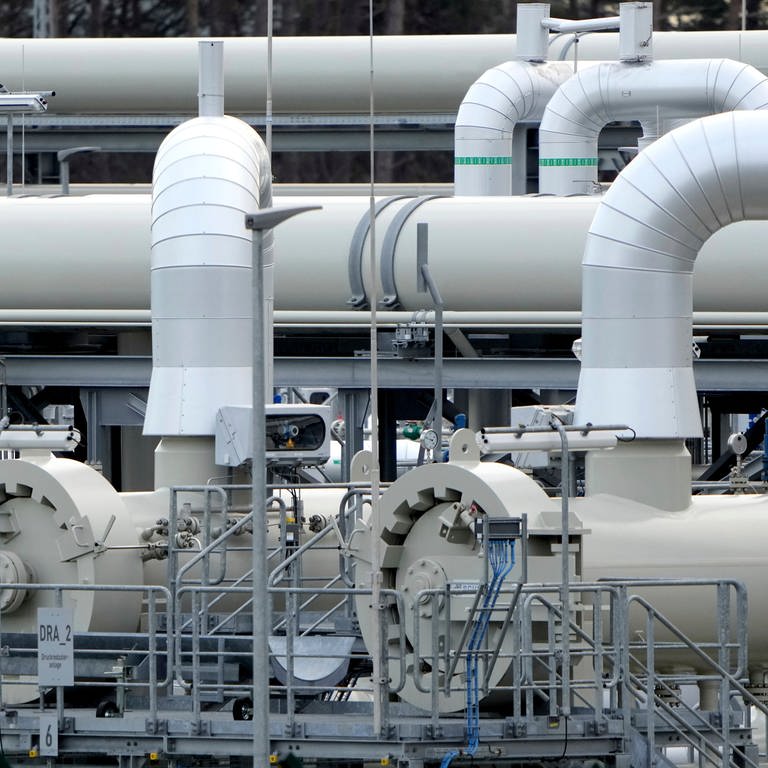 Symbolbild: Rohre an der Gaspipeline „Nord Stream 2“ (Foto: picture-alliance / Reportdienste, picture alliance / ASSOCIATED PRESS | Michael Sohn)