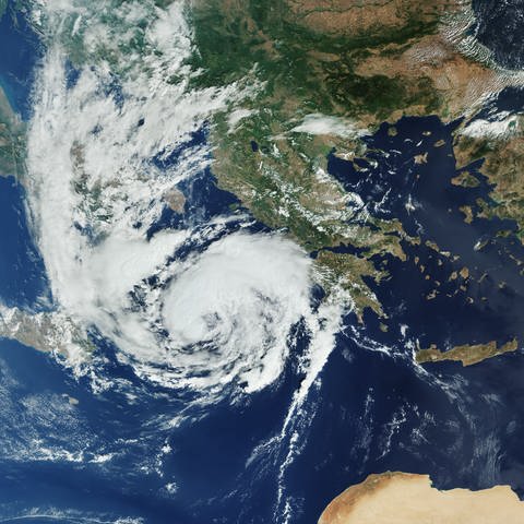 Symbolbild: Das Satellitenbild zeigt den Wirbelsturm «Ianos», der im Mittelmeer das Ionische Meer überquert und Griechenland sich nähert.  (Foto: picture-alliance / Reportdienste, picture alliance/dpa/ESA | Sentinel-3)
