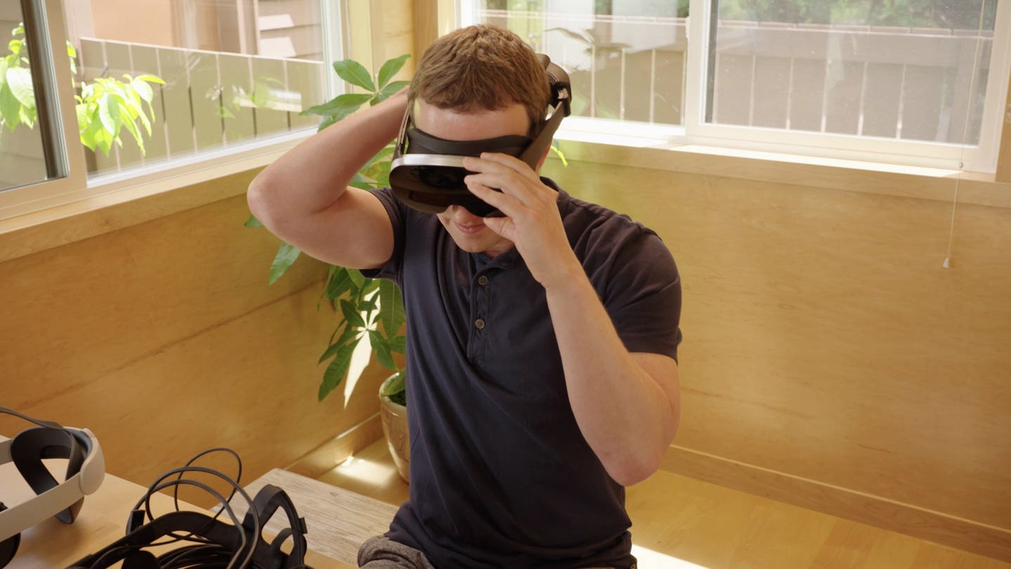 Mark Zuckerberg testet einen Prototyp der neuen VR-Brille «Holocake 2» (Foto: picture-alliance / Reportdienste, picture alliance/dpa/Meta | -)