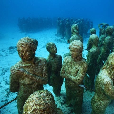 U-Boot-Statuen im MUSA Cancun Underwater Museum
