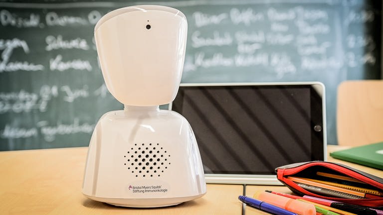 Die Klinikschule Ruhrlandschule arbeitet mit Avataren. Der Roboter ersetzt Schülerinnen und Schüler im Krankheitsfall im Klassenzimmer und sendet Ton und Bild aus dem Unterricht zum kranken Kind. (Foto: IMAGO, IMAGO / Funke Foto Services)