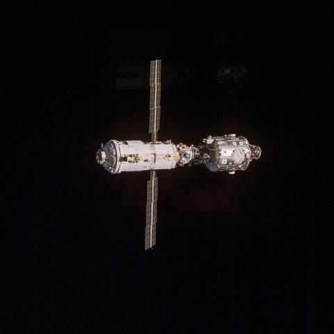 Die Internationale Raumstation (ISS), einschließlich der Elemente des Zarya-Moduls und des Unity-Knotens. (Foto: IMAGO, IMAGO / piemags)