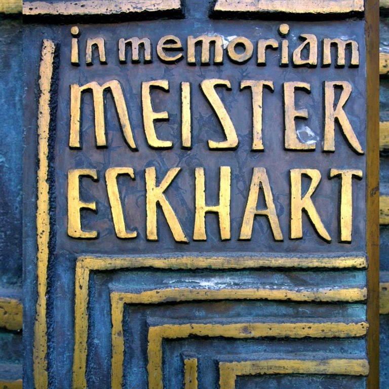 "In memoriam Meister Eckhart": Der Ausschnitt eines Bronzereliefs an der Predigerkirche in Erfurt erinnert an die Wirkungsstätte des Theologen und Philosophen Meister Eckhart (um 1260 - 13271328)