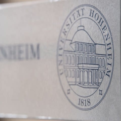 Das Logo der Universität Hohenheim (Foto: picture-alliance / Reportdienste, picture alliance/dpa | Marijan Murat)