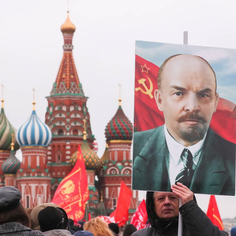 Blumenzeremonie im Lenin-Mausoleum auf dem Roten Platz in Moskau an Wladimir Iljitsch Lenins 96. Todestag im Januar 2020 (Foto: IMAGO, imago images / ITAR-TASS)