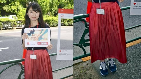 "Don't force women to wear "high-heeled" at work": Die Schauspielerin und Schriftstellerin Yumi Ishikawa am 3. Juni 2019 in Tokio. Sie reichte am selben Tag eine Petition beim Arbeitsministerium ein, in der sie ein Verbot der Kleiderordnung forderte, die Frauen dazu zwingt, Schuhe mit hohen Absätzen bei der Arbeit zu tragen. Ishikawa startete 2019 die #KuToo-Bewegung. Der Name lehnt sich an die #MeToo-Bewegung an und spielt mit den japanischen Worten für "Schuhe" und "Schmerz". (Foto: IMAGO, IMAGO / Kyodo News)