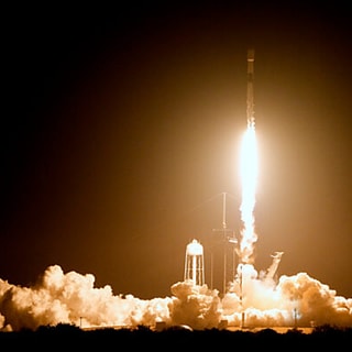 Eine SpaceX Falcon 9-Rakete am Start (Foto: picture-alliance / Reportdienste, picture alliance/dpa/AP | John Raoux)