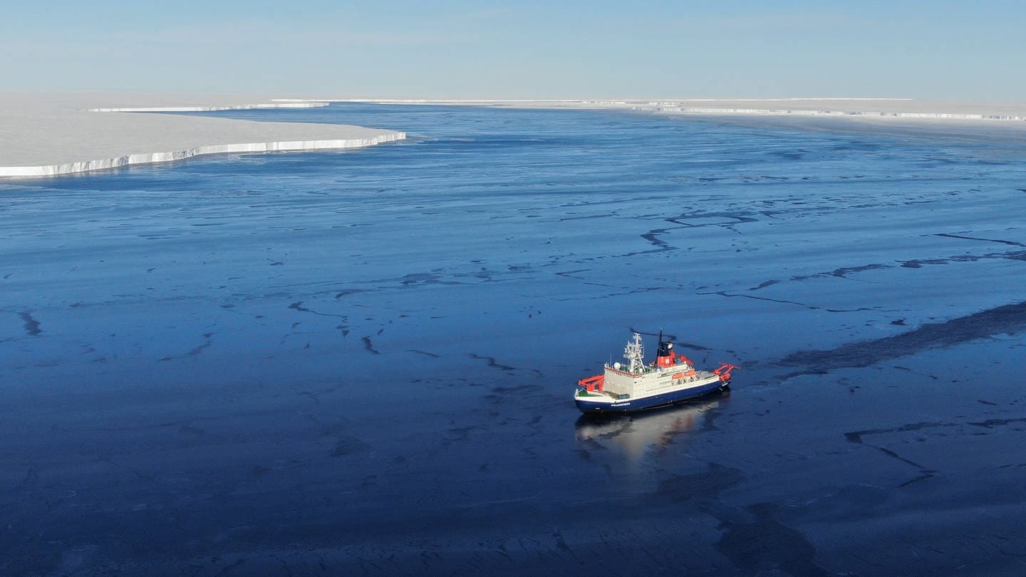 Polarstern in der Antarktis (Foto: picture-alliance / Reportdienste, picture alliance/dpa/Alfred-Wegener-Institut | Ralph Timmermann)