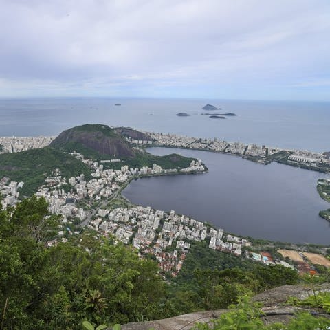 Ausblick auf die Guanabara Bucht. (Foto: picture-alliance / Reportdienste, picture alliance / Anadolu | Arda Kucukkaya)