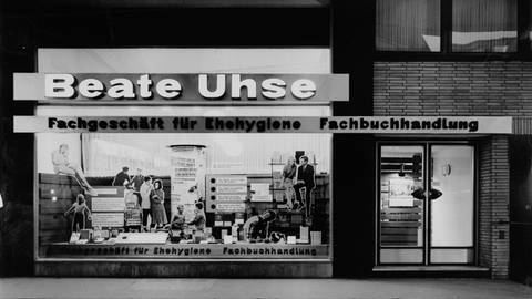 Beate Uhses "Fachgeschäft für Ehehygiene" in Hamburg; um 1965