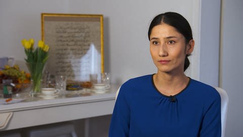Gülziye Taschmamat lebt in München. Seit Ende 2017 kann sie keinen Kontakt mehr herstellen zu ihren Eltern und zu ihrer Schwester, die sich nach dem Verbleib der Eltern erkundigen wollte. (Foto: NDR)