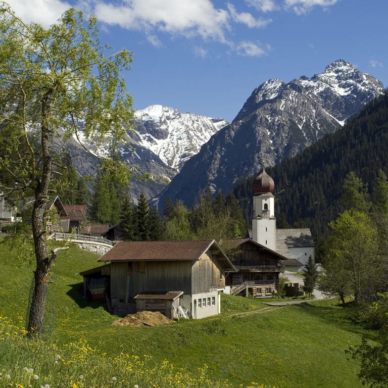 Der Ort Bschlabs im Bschlabsertal, Tirol. (Foto: picture-alliance / Reportdienste, picture alliance / WILDLIFE)