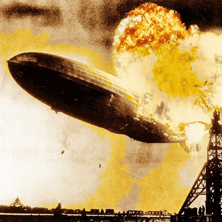 Am 6. Mai 1937 kommt es zur Katastrophe, als sich der Wasserstoff im hinteren Teil des Luftschiffs "Hindenburg" entzündet. 35 Menschen sterben. bei der Landung in Lakehurst. (Foto: picture-alliance / Reportdienste,  picture alliance / Photo12/Ann R)
