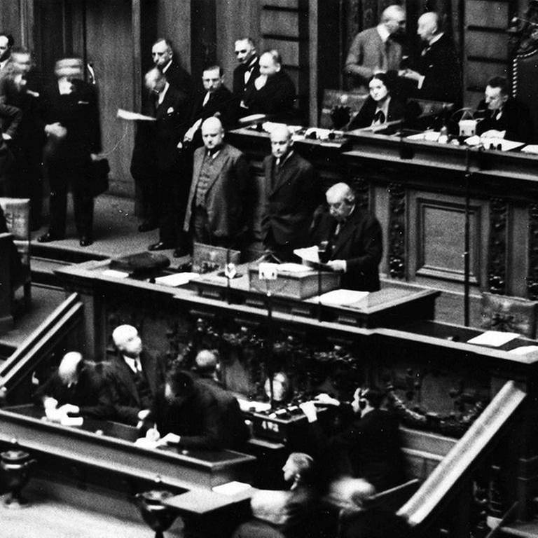 Reichsfinanzminister Hermann Dietrich während der Eröffnungsrede am 9. Mai 1932 (Foto: picture-alliance / dpa, picture-alliance / dpa -)