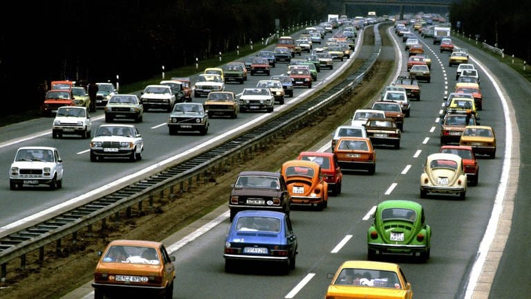 Stau auf der Autobahn: A7 bei Hannover mit Osterreiseverkehr 1985 (Foto: IMAGO, IMAGO / Rust)