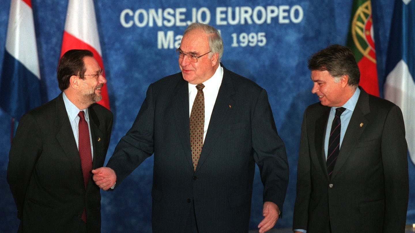Auf ihrer Gipfelkonferenz in Madrid am 15.12.1995 haben sich die 15 EU-Staats- und Regierungschefs auf den Namen 