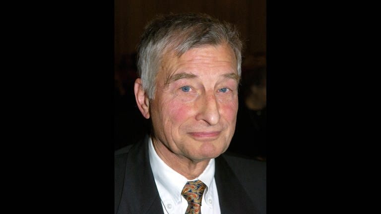 Der Physiker Jochen Fricke, Vorsitzender des Zentrums für Angewandte Energieforschung e.V., im November 2004