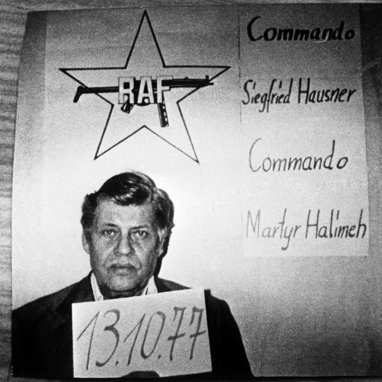 Arbeitgeberpräsident Hanns Martin Schleyer auf einem Foto, das die Pariser Abendzeitung "France Soir" und die "Frankfurter Rundschau" am 14.10.1977 in einem Brief der Schleyer-Entführer enthalten hatten. 