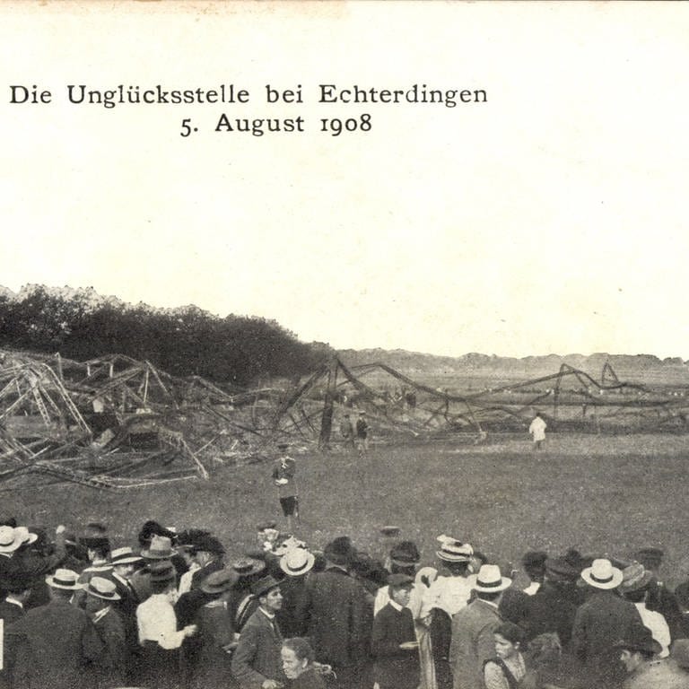 Zeppelin-Unglück in Leinfelden Echterdingen 1908. Das Luftschiff LZ 4 verunglückt bei einer Notlandung. Tote sind zum Glück nicht zu beklagen.