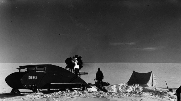 Deutsche Grönlandexpedition Alfred Wegener; Motorschlitten "Eisbär" 193031 (Foto: Alfred-Wegener-Institut -)