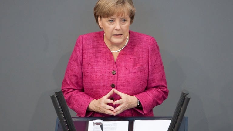 Bundeskanzerlin Angela Merkel während ihrer Regierungserklärung im Berliner Bundestag am 9. Juni 2011, in der sie über die Energiepolitik und den Ausstieg aus der Atomenergie spricht. 