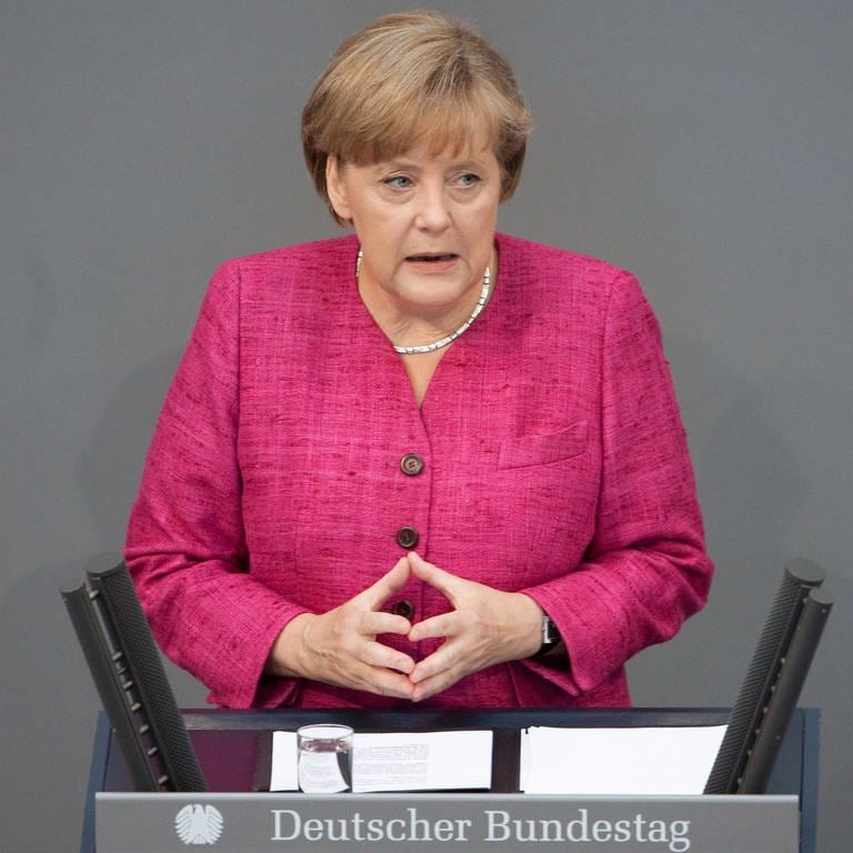 Bundeskanzerlin Angela Merkel während ihrer Regierungserklärung im Berliner Bundestag am 9. Juni 2011, in der sie über die Energiepolitik und den Ausstieg aus der Atomenergie spricht.  (Foto: picture-alliance / Reportdienste, picture alliance / dpa | Michael Kappeler)