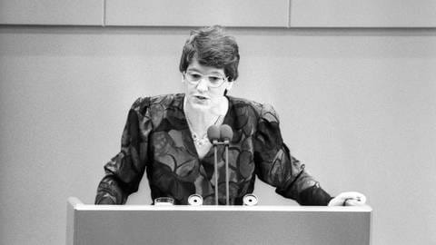 Bundestagspräsidentin Rita Süssmuth (CDU) während einer Bundestagsdebatte in Bonn am 21.6.1990 (Foto: IMAGO, IMAGO / sepp spiegl)