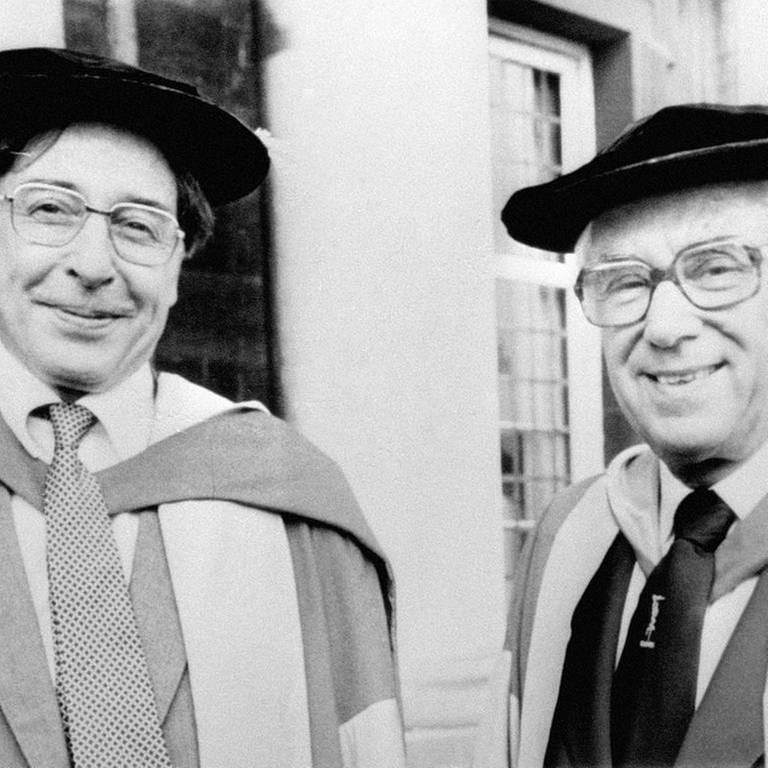 Robert Edwards (links) und Patrick Steptoe entwickelte die In-vitro-Fertilisation