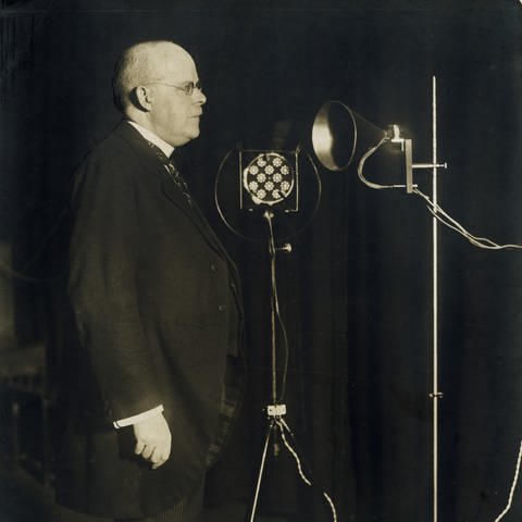 Wilhelm Marx (1863 - 1946, Zentrum), als Reichskanzler bei einer Rundfunkansprache. Marx war 19231924 und 1926 bis 1928 Reichskanzler (undatierte Aufnahme)