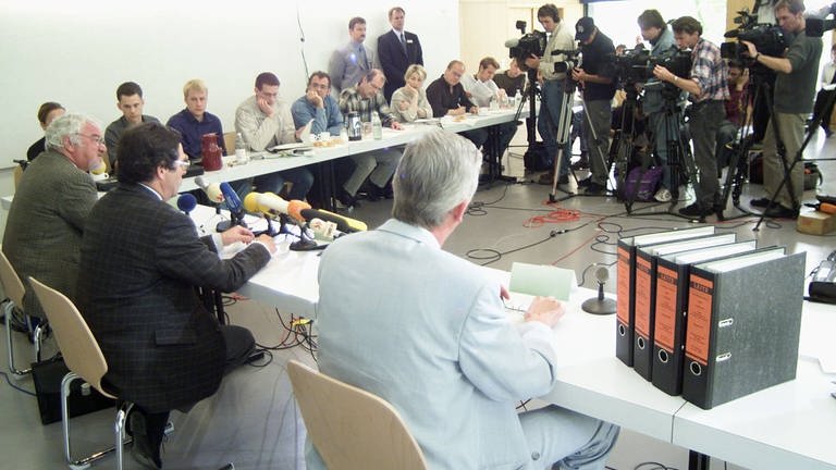 Pressekonferenz der Staatsanwaltschaft Tübingen. In Sachen Dieter Baumann herrscht großes Medieninteresse. (Foto: IMAGO,  imago sportfotodienst)