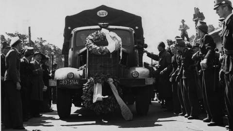 Der erste LKW erreicht die Stadt nach der Aufhebung der Belin-Blockade am 12.Mai 1949 (Foto: dpa Bildfunk, picture alliance / AP | VON NOLDEN)