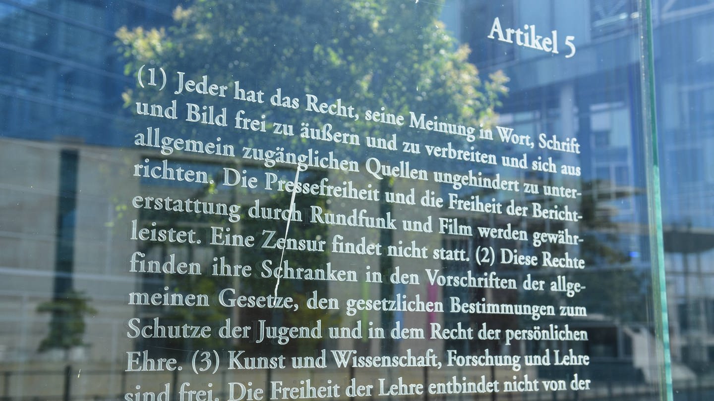 Artikel 5 des Grundgesetzes (Foto: IMAGO, IMAGO / Schöning)