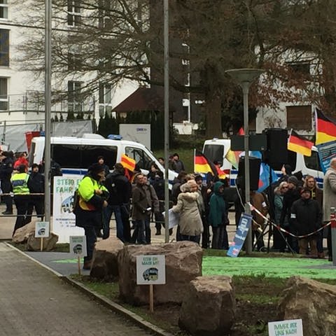Demonstration vor dem Funkhaus Baden-Baden (Foto: SWR)