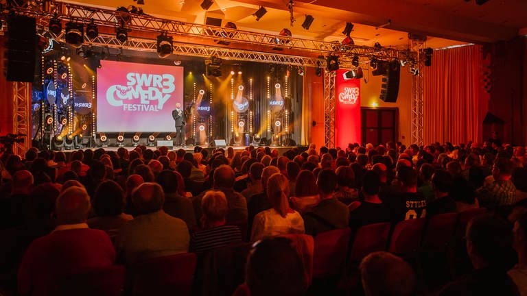 Auftritt von Sebastian Pufpaff während des „SWR3 Comedy Festivals" 2018. © SWRNiko Neithardt (Foto: SWR, Niko Neithardt)