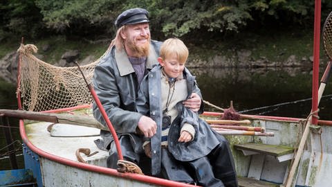Der norwegische Fischerjunge Fritjof (Nils Sand Näslund) zusammen mit seinem Onkel Arne (Rune Temte). © SWRLOOKSfilmAndreas Wünschir (Foto: SWR, LOOKSfilm/Andreas Wünschir)