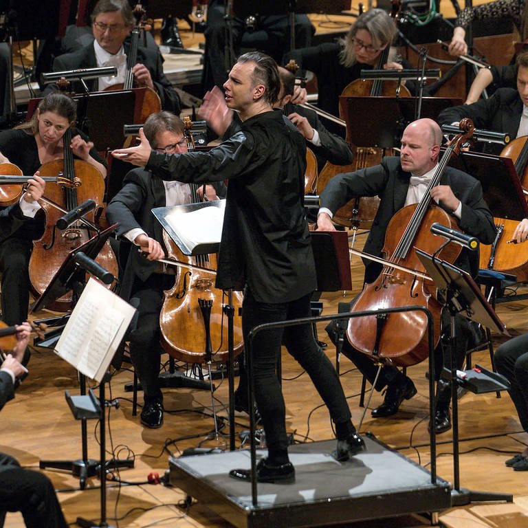 Theodor Currentzis dirigiert das SWR Symphonieorchester © SWRMoritz Metzger