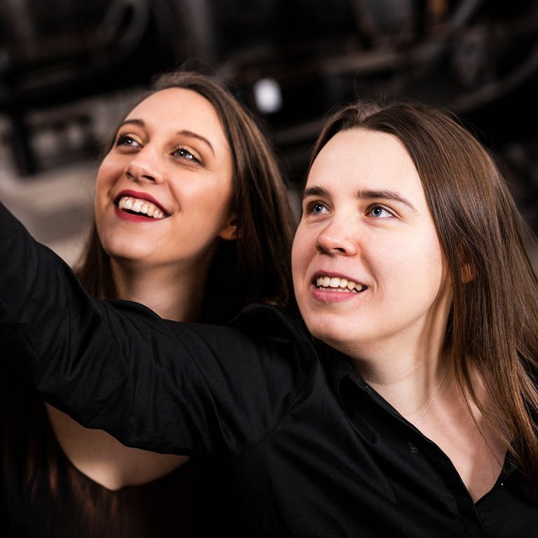 Das Klavierlied-Duo Esther Valentin-Fieguth (Mezzosopran, links) und Anastasia Grishutina (Klavier, rechts)
