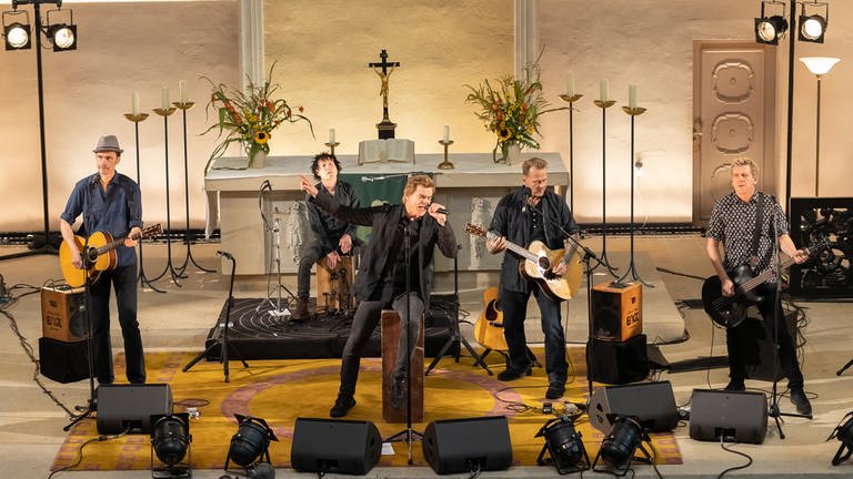 "Die Toten Hosen" spielen in der Pankower Hoffnungskirche. (Foto: SWR)