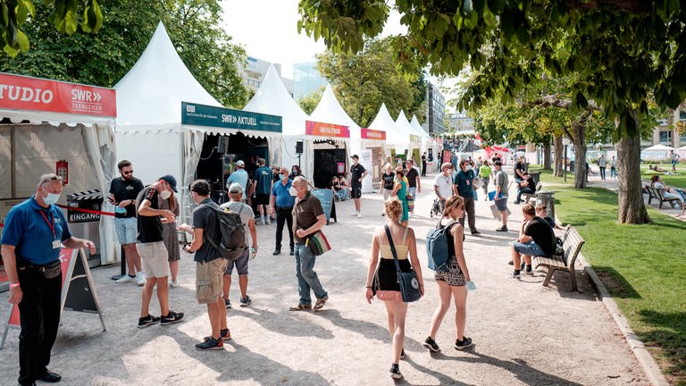 Festivalmeile beim SWR Sommerfestival auf dem Stuttgarter Schlossplatz (Foto: SWR, Markus Palmer)