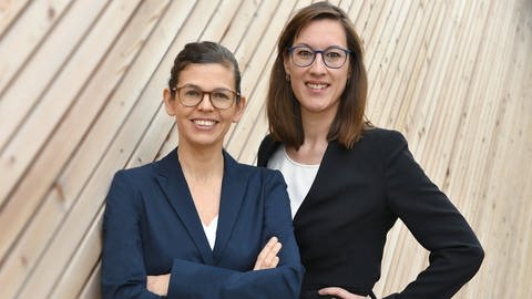 Dr. Alexandra Köth und Dr. Katrin Neukamm, Juristische Direktorinnen. © SWRKristina Schäfer