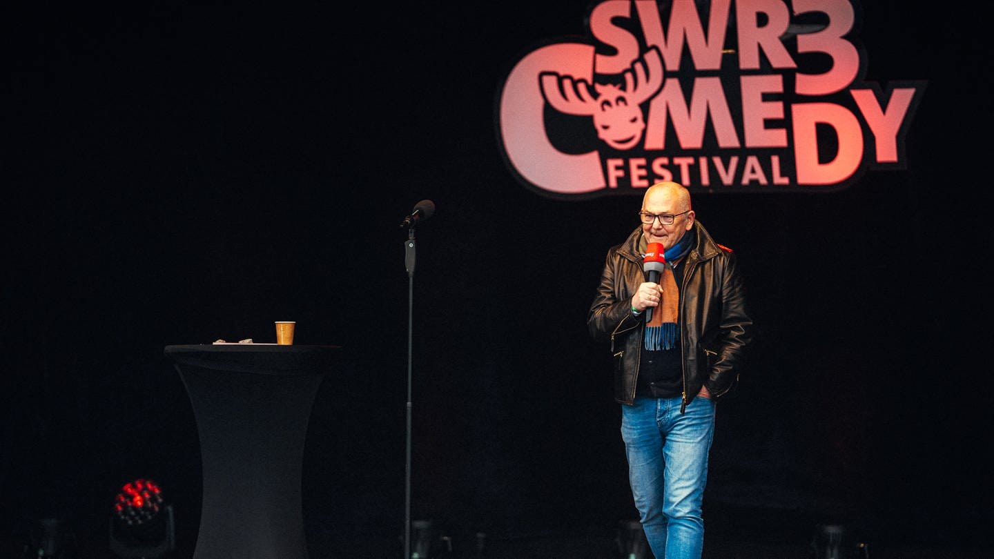 SWR3 Programmchef Thomas Jung eröffnet das „SWR3 Comedy Festival“. (Foto: SWR, SWR3/Adrian Walter)