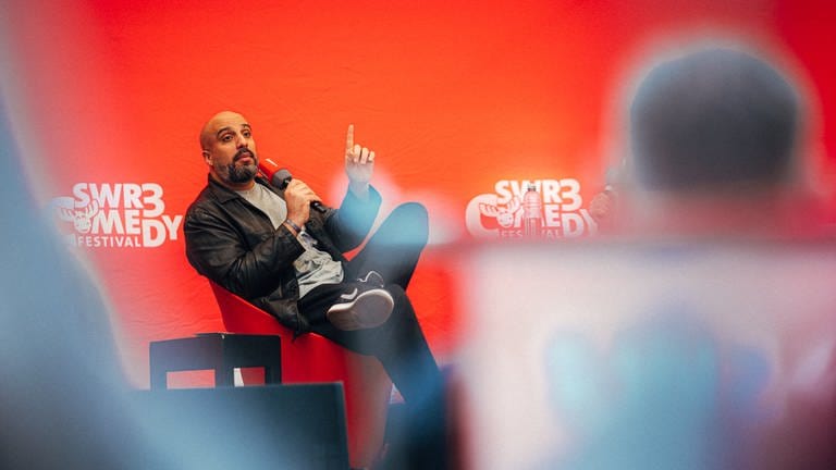 Abdelkarim beim  „SWR3 Comedy Festival“ 2024.