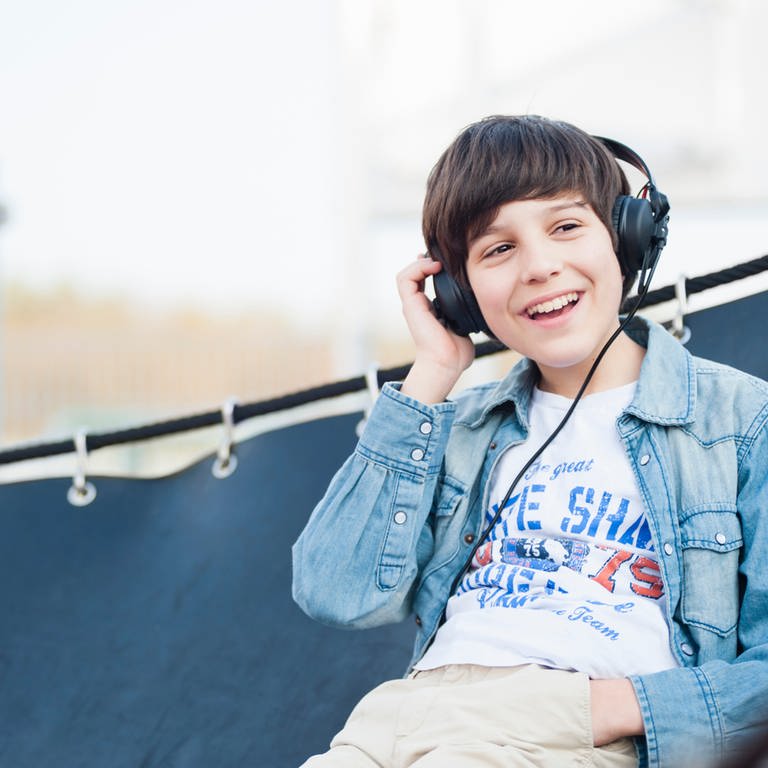 Junge mit Kopfhörer (Foto: Getty)