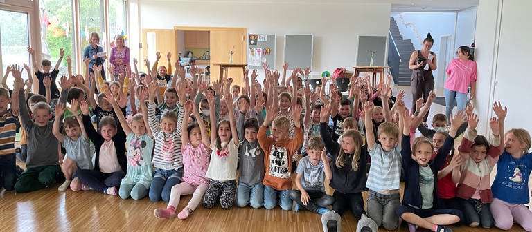 Urkundenvergabe "Medienrechte für Kinder" an der Rheinauen-Grundschule in Sasbach