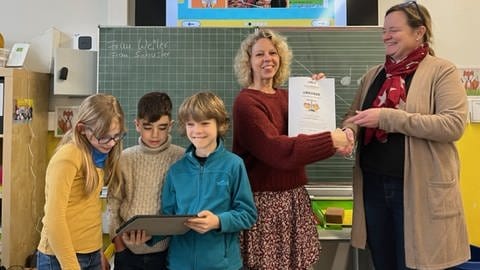 Urkundenvergabe an der Uhland-Grundschule Mannheim